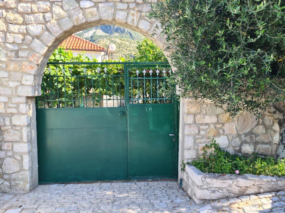 Dolce Casa Apartment Dhermi Bagian luar foto